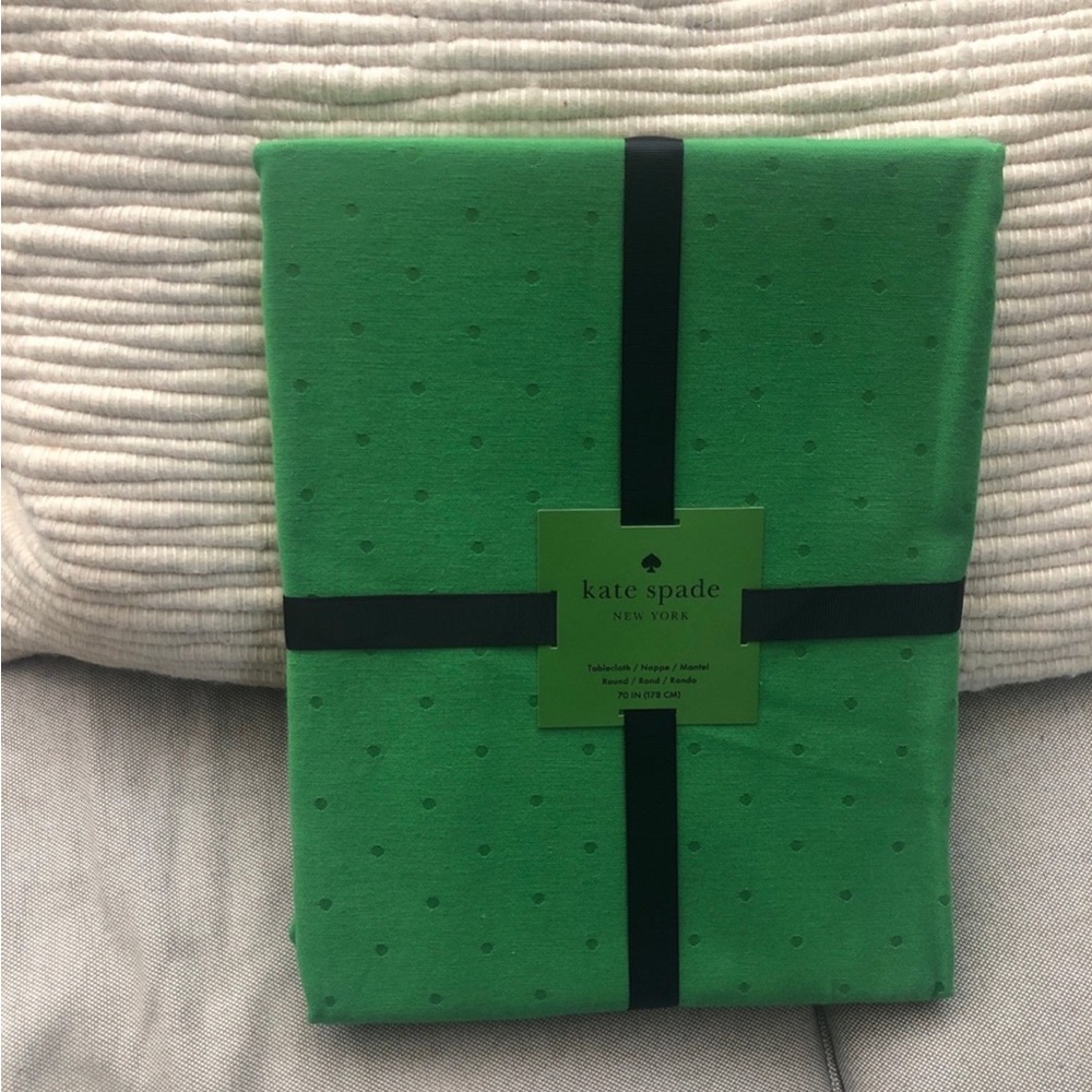 SOLD Kate Spade Larabee Dot Green Round Tablecloth. - Picture 1 of 3